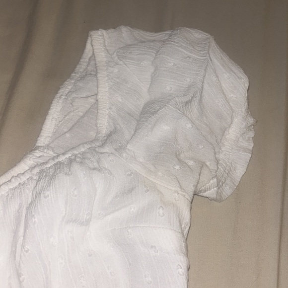 White hollister, cropped brunch top, size small, supper stretchy - Picture 2 of 3